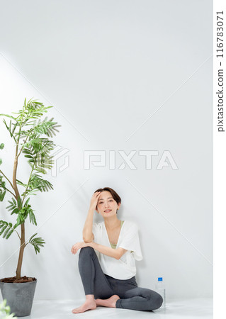 中年女子瑜珈坐姿 116783071