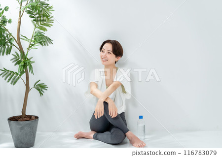 中年女子瑜珈坐姿 116783079