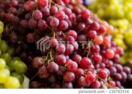 Red grapes put on counter in fruit and vegetable market 116783338