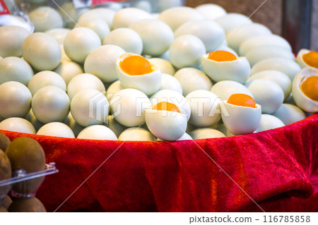 鹹鴨蛋的豐富風味 鹹鴨蛋的豐富風味 116785858