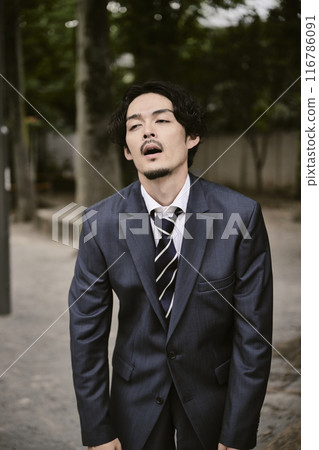 Expressive man in a suit outdoors Expressive man in a suit outdoors 116786091