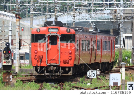 [JR West] Kiha 47 series + Kiha 40 series (Sanyo Main Line: Shin-Yamaguchi Station) 116786199