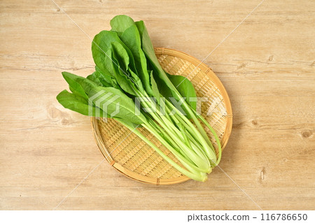 Ingredients: komatsuna, komatsuna, komatsuna, green and yellow vegetables. 116786650