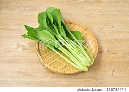 Ingredients: komatsuna, komatsuna, komatsuna, green and yellow vegetables. 116786654