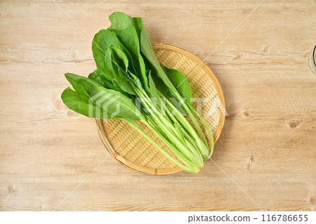 Ingredients: komatsuna, komatsuna, komatsuna, green and yellow vegetables. 116786655