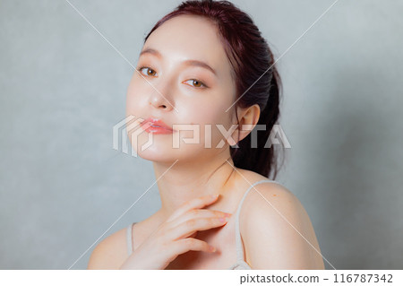 Woman with a ponytail Woman with a ponytail 116787342