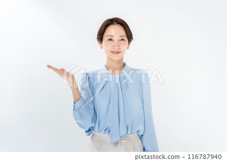 Middle-aged woman, business, hand-waving 116787940