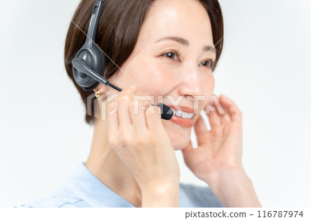 Middle-aged female business operator 116787974