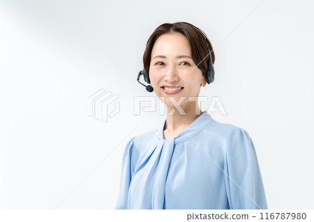 Middle-aged female business operator Middle-aged female business operator 116787980