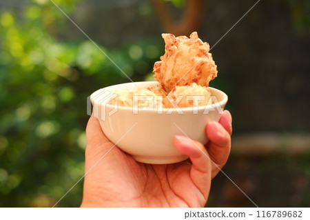Bakwan sayur or bala-bala or ote-ote is vegetebles fritter from Indonesia Bakwan sayur or bala-bala or ote-ote is vegetebles fritter from Indonesia 116789682
