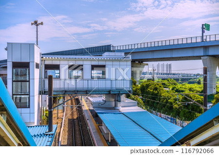 Japan's Samukawa cityscape: JR Sagami Line, Kurami Station. The Shinkansen runs right in front of you. The Ken-O Expressway is also here. July 21, 2024 Japan's Samukawa cityscape: JR Sagami Line, Kurami Station. The Shinkansen runs right in front of you. The Ken-O Expressway is also here. July 21, 2024 116792066