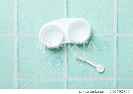 Contact lenses for eyes with a container for their storage 116792893