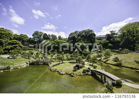 Kanazawa Castle Gyokuseninmaru Garden with beautiful fresh greenery 116793136