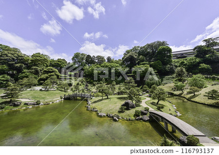 Kanazawa Castle Gyokuseninmaru Garden with beautiful fresh greenery 116793137