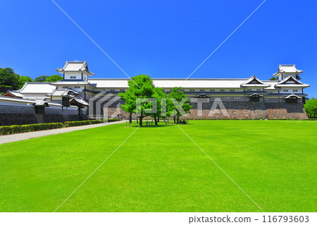 [Ishikawa Prefecture] Sunny Kanazawa Castle (Gojikken Nagaya) 116793603