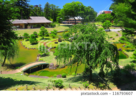 [Ishikawa Prefecture] Kanazawa Castle under the clear sky 116793607