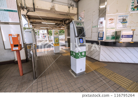 日本寒川市容 JR 相模線鞍見站。 「大正復古摩登」…無人車站，但檢票口（入口）是最新的…=7月 116795264