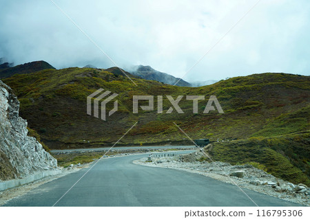 Roads bends between the Mountain Roads bends between the Mountain 116795306
