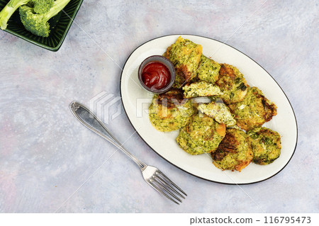 Diet vegetable cutlet from broccoli. 116795473