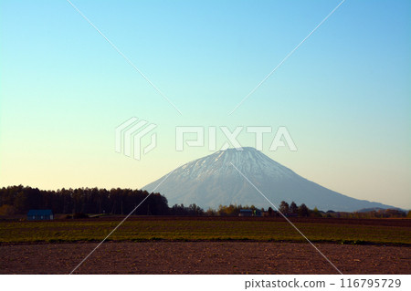 The graceful and magnificent Ezo Fuji "Shiribeshi Mountains and Rear Yotei Mountain" The graceful and magnificent Ezo Fuji "Shiribeshi Mountains and Rear Yotei Mountain" 116795729