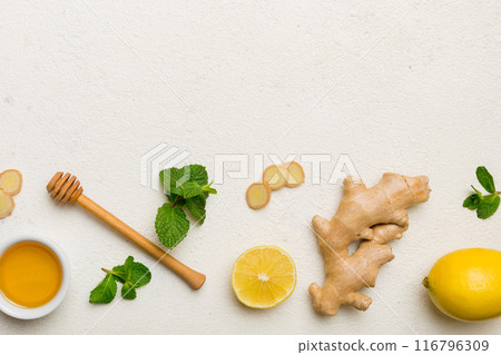 Natural cold and flu home remedies. Natural ingredients for immunity stimulation and viruses protection. top view flat lay 116796309