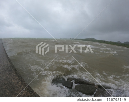 災難級的洶湧海面、風暴潮和海浪警報 116798149