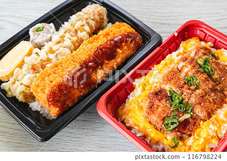 Supermarket lunch box 116798224