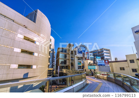 日本茅崎市街景 東海道本線及相模線兩條線路經過...茅崎站前（北口）=2020年7月21日 116799113