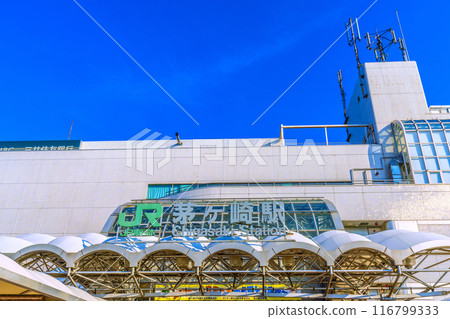 日本茅崎市街景 東海道本線與相模線兩條線路連接的茅崎站(北口)= 2020年7月21日 日本茅崎市街景 東海道本線與相模線兩條線路連接的茅崎站(北口)= 2020年7月21日 116799333