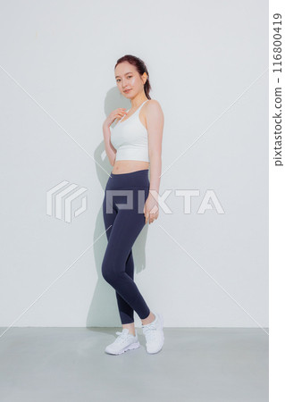 Women of sportswear 116800419