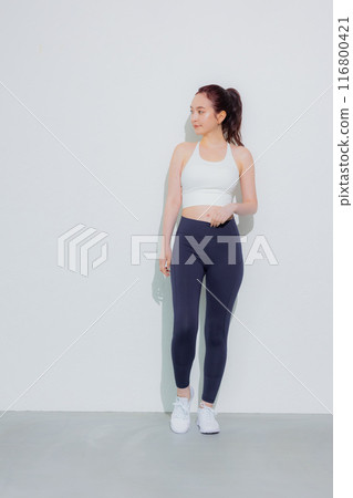 Women of sportswear 116800421