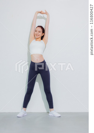 Women of sportswear 116800427