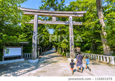 Samukawa cityscape in Japan, overlooking Samukawa Shrine, the Ichinomiya of Sagami Province (July 21, 2024) 116801978