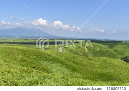 Vast grassland and blue sky / Aso, Kumamoto Vast grassland and blue sky / Aso, Kumamoto 116802810