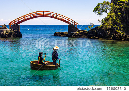 [Niigata Prefecture_Sado_Yajima/Kyojima] Experience a tub boat ride while enjoying the beautiful scenery 116802840