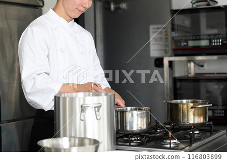 Young asian male chef preparing food in the kitchen 116803899
