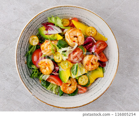 Salad with shrimps in sweet and sour sauce with mango and avocado. on a gray background 116805254