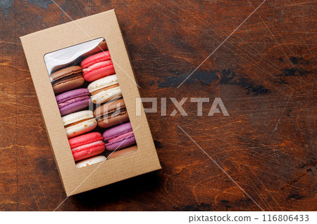 Colorful macaroons in gift box 116806433