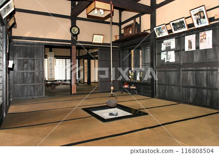 [由利本莊市、江戶時代中期建造的上層農舍遺跡、國家指定重要文化財產「土田家住宅」茶室及下層客廳] 116808504