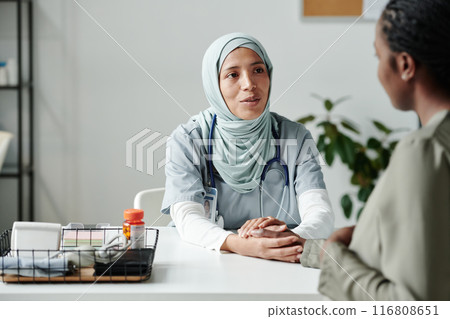 Doctor supporting pregnant patient Doctor supporting pregnant patient 116808651
