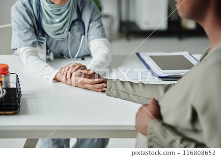 Doctor holding hand of pregnant patient Doctor holding hand of pregnant patient 116808652