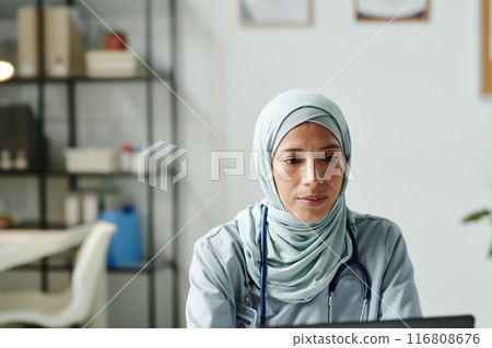 Young female virtual health assistant 116808676