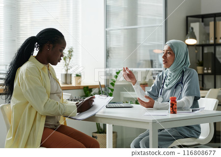 Explaining terms of agreement to patient 116808677