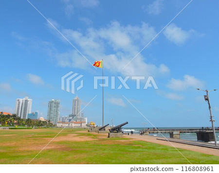 Scenery with national flag and cannons (Colombo, Sri Lanka) 116808961