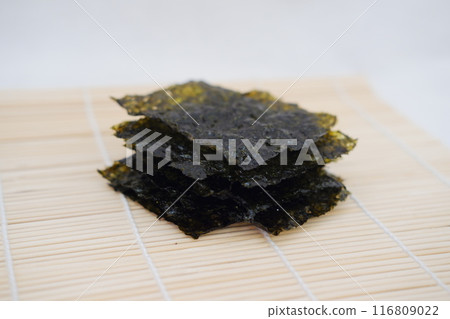 Dried seaweed on a bamboo. Japanese food 116809022
