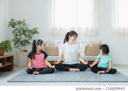 Family exercising in the living room 116809443