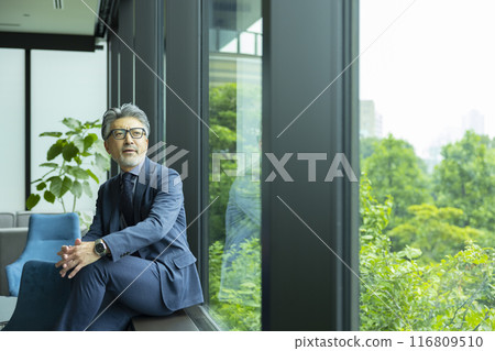 窗邊的白髮商人 116809510