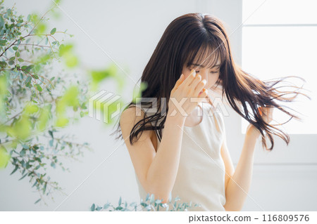 年輕女性的護髮形象 年輕女性的護髮形象 116809576
