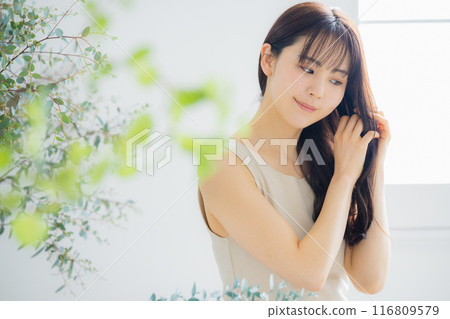 年輕女性的護髮形象 年輕女性的護髮形象 116809579