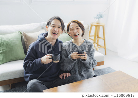 情侶喝茶 116809612